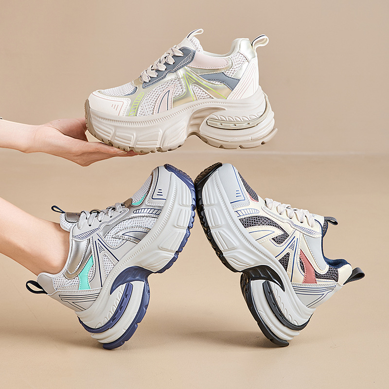 Pantofi sport dama cu talpă groasă, partea superioară respirabilă din piele de două straturi și țesătură, înălțime 6–8 cm, închidere cu șireturi, interior plasă