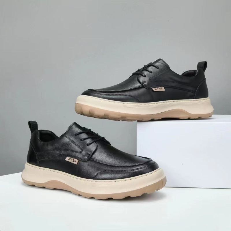 Pantofi platformă cu partea superioară din piele de vițel de primă clasă, șireturi, vârf rotund, branț din piele naturală, talpă din cauciuc spumă