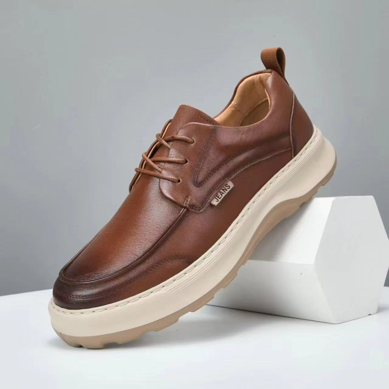 Pantofi platformă cu partea superioară din piele de vițel de primă clasă, șireturi, vârf rotund, branț din piele naturală, talpă din cauciuc spumă