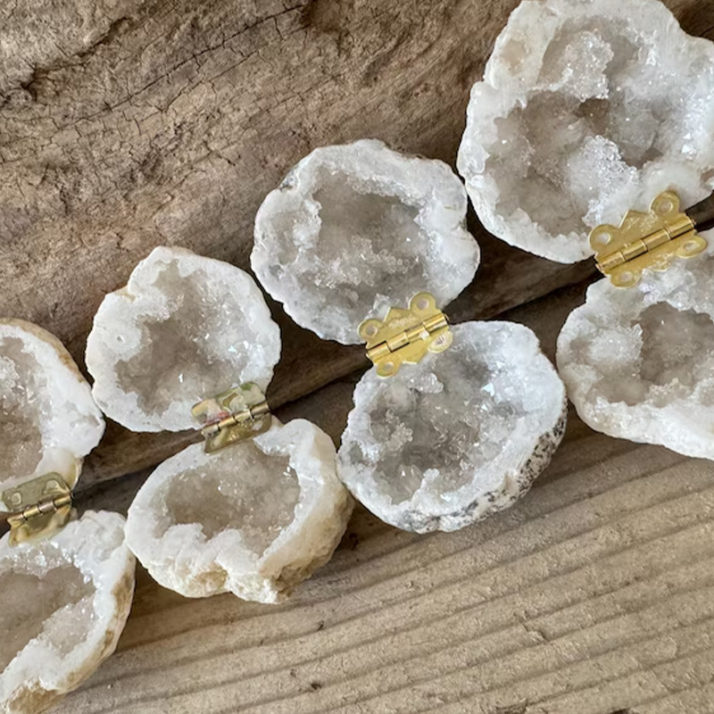 Kristalno špiljsko ukrasno kamenje — geometrijski kamen za kutiju za prsten, od Liu Xiuli Crystal Processing Factory