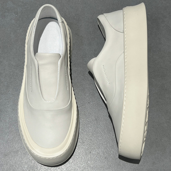 Pantofi bărbați din piele naturală cu talpă groasă, slip-on, partea superioară din piele de porc, talpă de cauciuc, vârf rotund, înălțime toc 3–5 cm