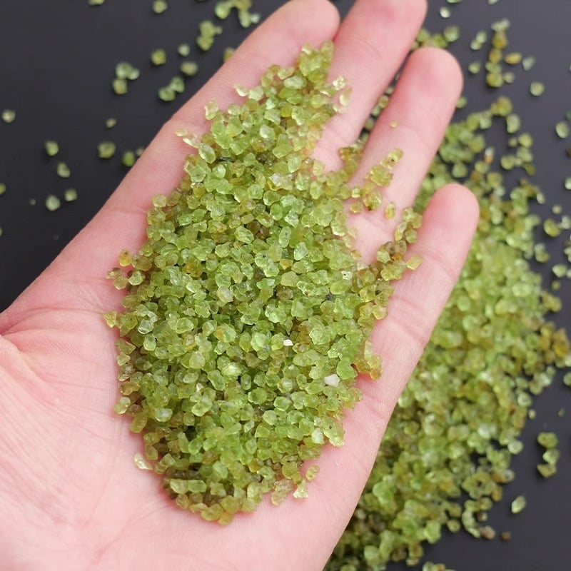 Prirodni olivinski kristalni šljunak za akvarij i posude – Geometrijski oblik; Materijal: kristal; Pakiranje: PP vrećica; Značka: Runyangshi; Stil: moderni minimalistički