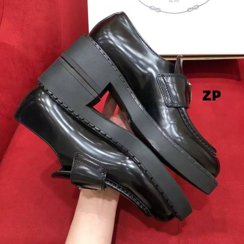 Ženske loaferice bez vezica, gornji dio od kože kravljeg porijekla, okrugli vrh, debeli pet 3-5 cm, gumeni potplat