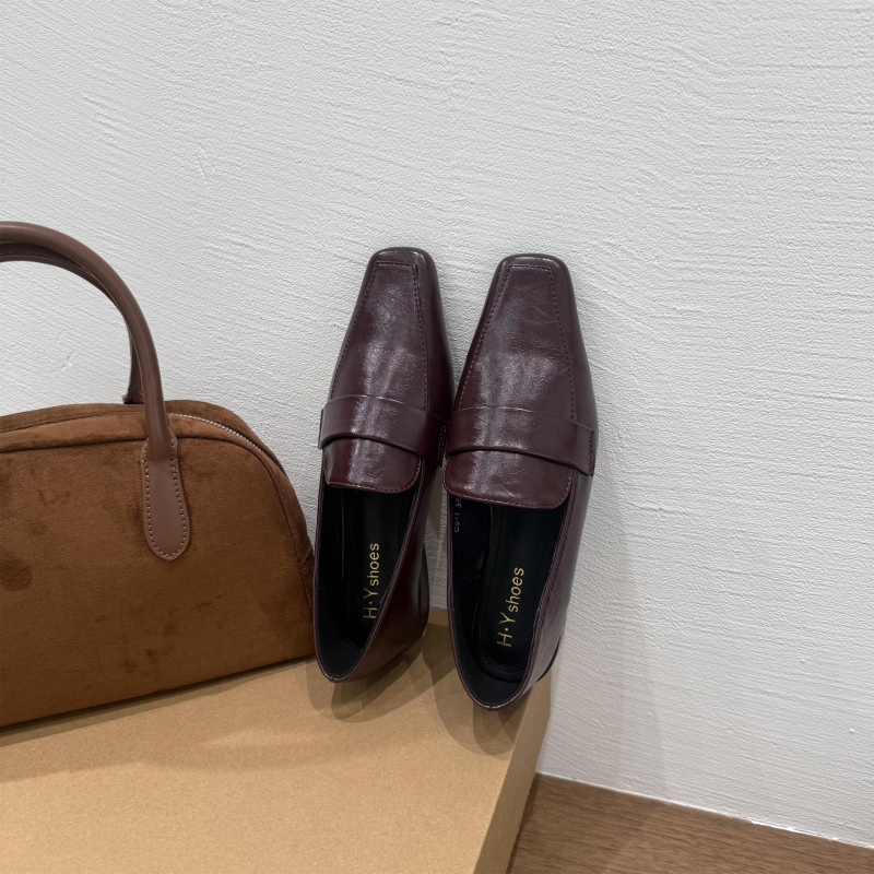 Loafers stil britanic, cu vârf drept, toc mic 1–3 cm, partea superioară: Super fiber, talpa interioară: piele naturală