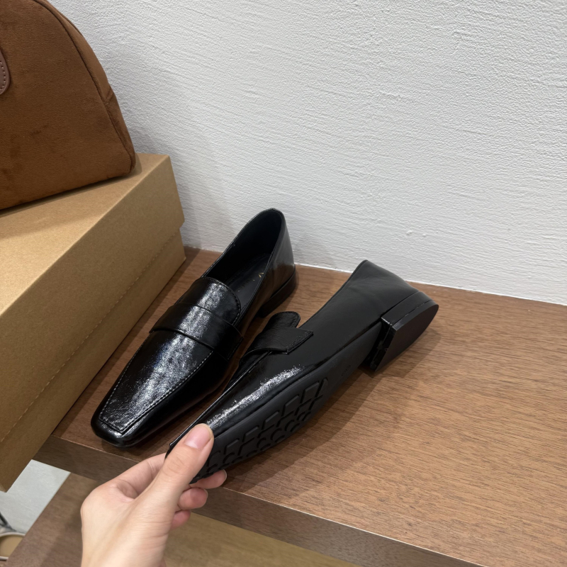 Loafers stil britanic, cu vârf drept, toc mic 1–3 cm, partea superioară: Super fiber, talpa interioară: piele naturală