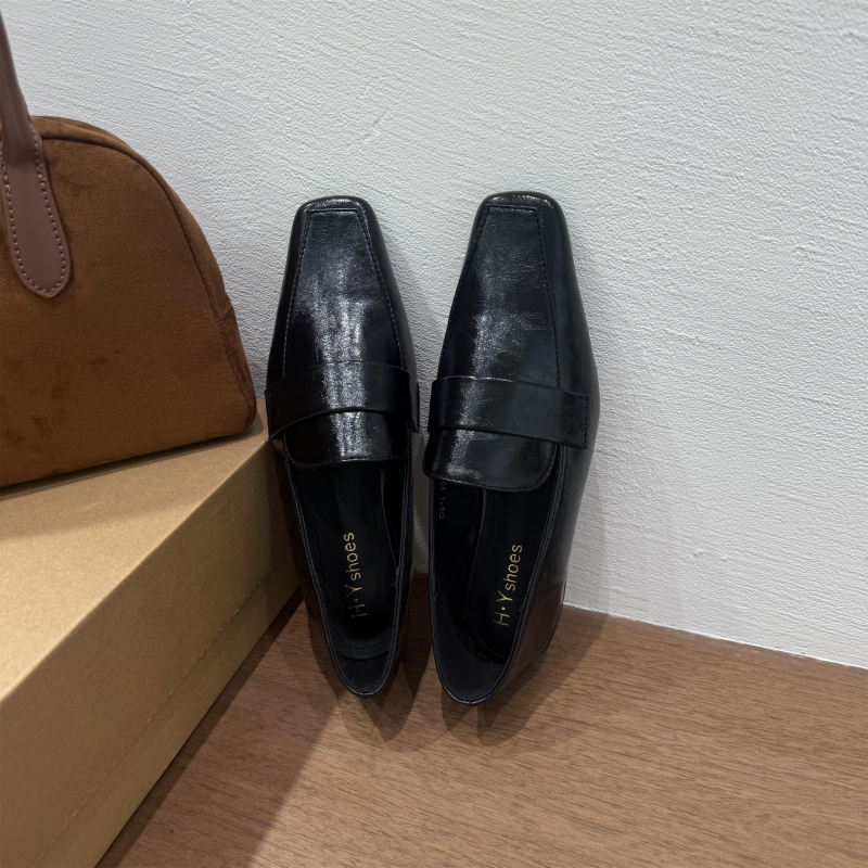 Loafers stil britanic, cu vârf drept, toc mic 1–3 cm, partea superioară: Super fiber, talpa interioară: piele naturală