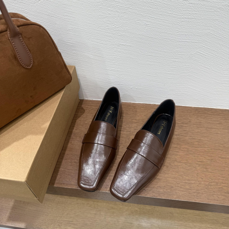 Loafers stil britanic, cu vârf drept, toc mic 1–3 cm, partea superioară: Super fiber, talpa interioară: piele naturală