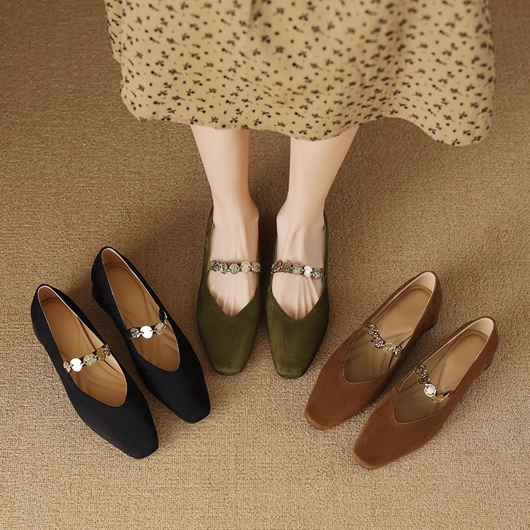 Pantofi Mary Jane cu vârf pătrat, partea superioară din piele de miel, toc mediu 3–6 cm, slip-on