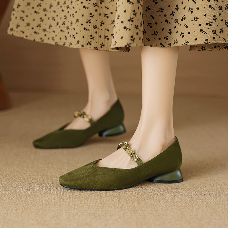 Pantofi Mary Jane cu vârf pătrat, partea superioară din piele de miel, toc mediu 3–6 cm, slip-on