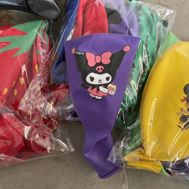 Latex kuglasti balon s karikaturnim motivima: lubenica, jagoda i nogomet — bez logotipa