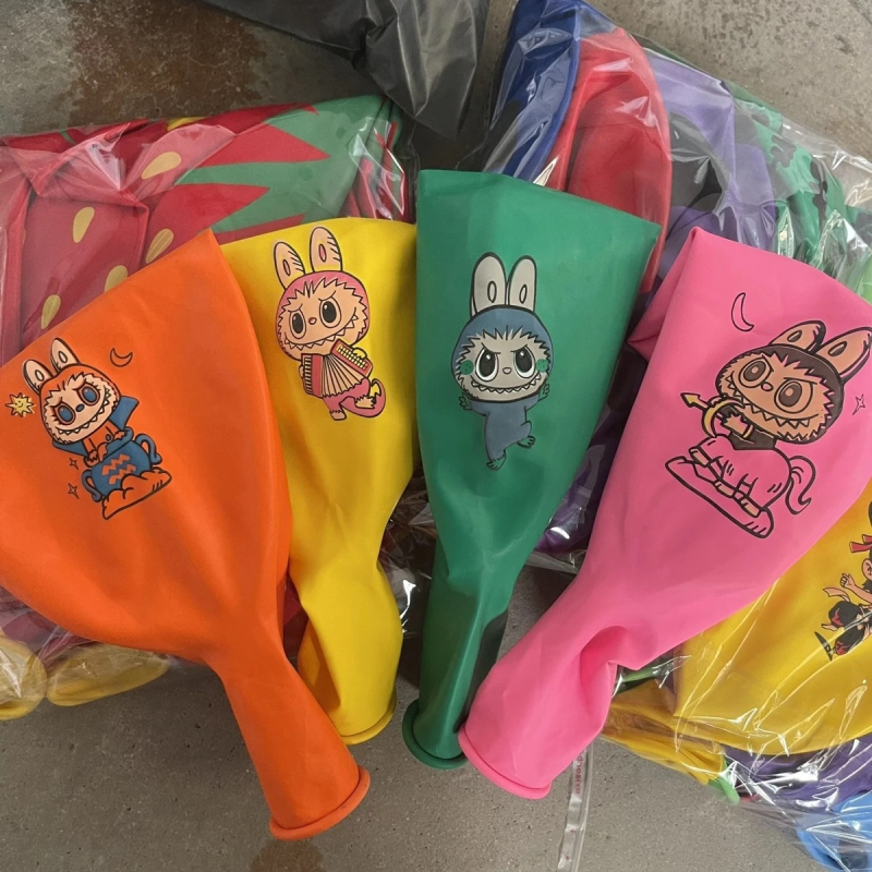 Latex kuglasti balon s karikaturnim motivima: lubenica, jagoda i nogomet — bez logotipa