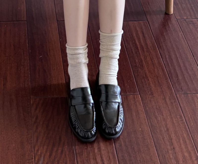 Loafers – stil britanic, vârf rotund, partea superioară: super fiber, talpă interioară: piele naturală, toc mic 1-3 cm