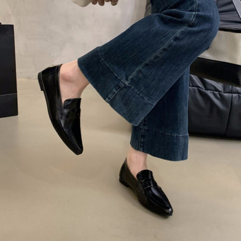 Ženske loaferice s oštrim vrhom, plosni potpetice, gornji dio od Super Fiber, ulošak od prirodne kože, slip-on, britanski stil