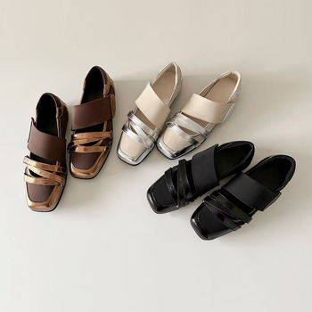 Ženske ploske cipele – kvadratni nos, gornji materijal mikrovlaknasta koža, unutarnji materijal od super vlakna, gumena tabanica, slip-on zatvarač, srednje visoka peta 3–5 cm