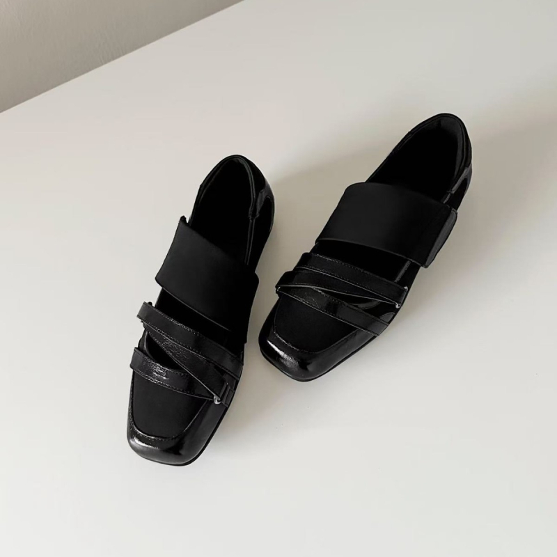 Ženske ploske cipele – kvadratni nos, gornji materijal mikrovlaknasta koža, unutarnji materijal od super vlakna, gumena tabanica, slip-on zatvarač, srednje visoka peta 3–5 cm