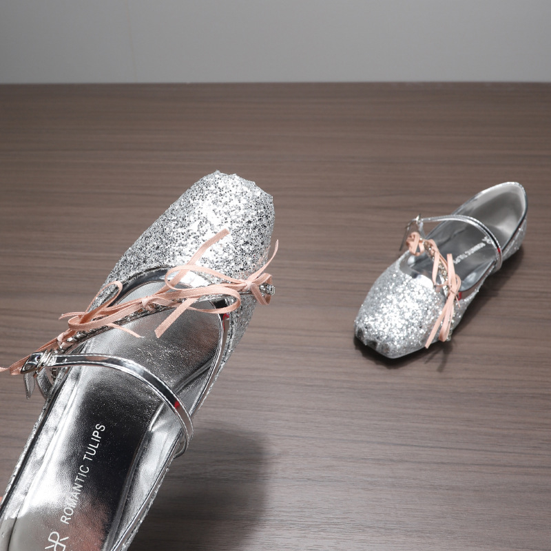 Mary Jane balerine s glitterom na gornjem dijelu, rhinestone leptir čvor, kvadratni nos, kopča, niski potpet