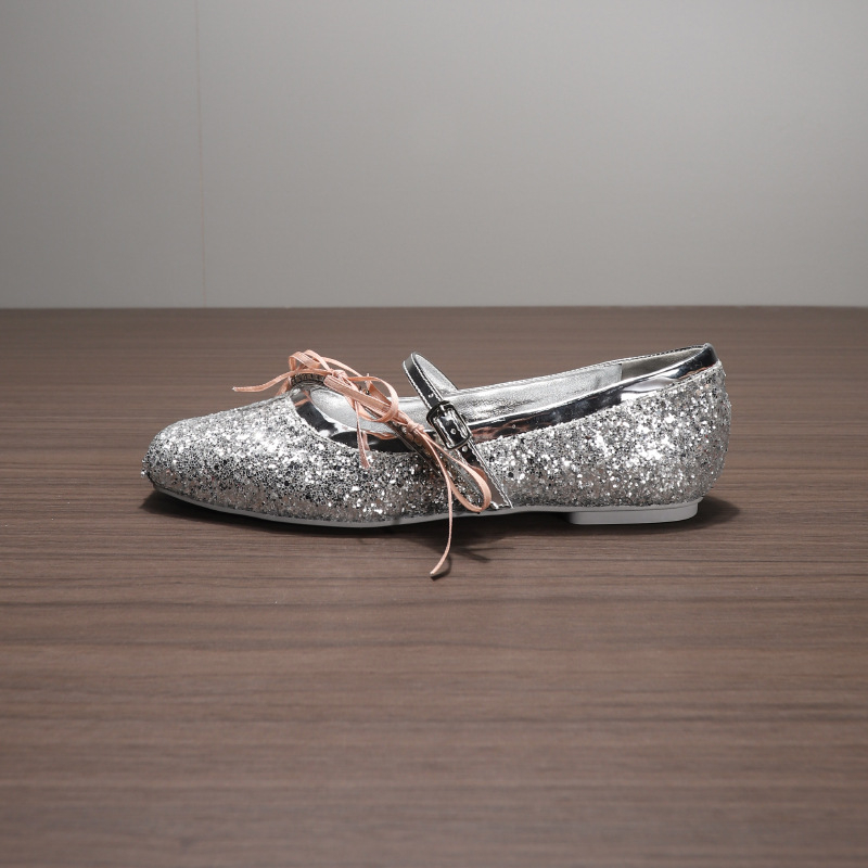 Mary Jane balerine s glitterom na gornjem dijelu, rhinestone leptir čvor, kvadratni nos, kopča, niski potpet