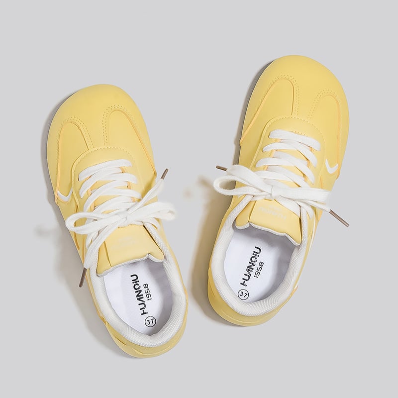 Női mindennapi cipő, négyszögletes orrú, sík talpú, PU bőr felsőrész csíkos mintával, fűzős zárás, alacsony sarok 1-3 cm