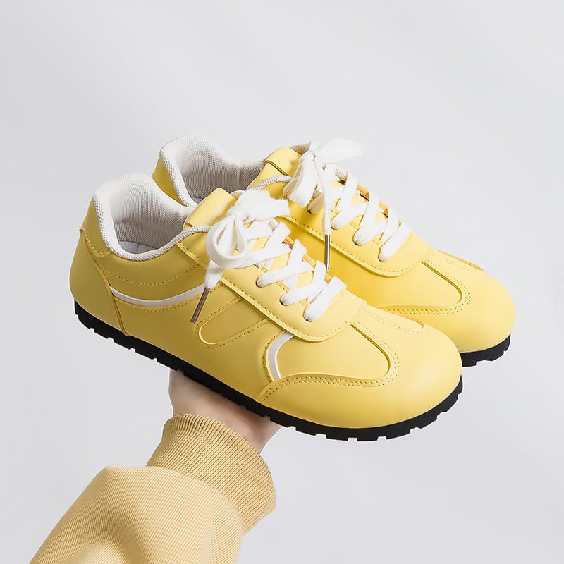 Női mindennapi cipő, négyszögletes orrú, sík talpú, PU bőr felsőrész csíkos mintával, fűzős zárás, alacsony sarok 1-3 cm