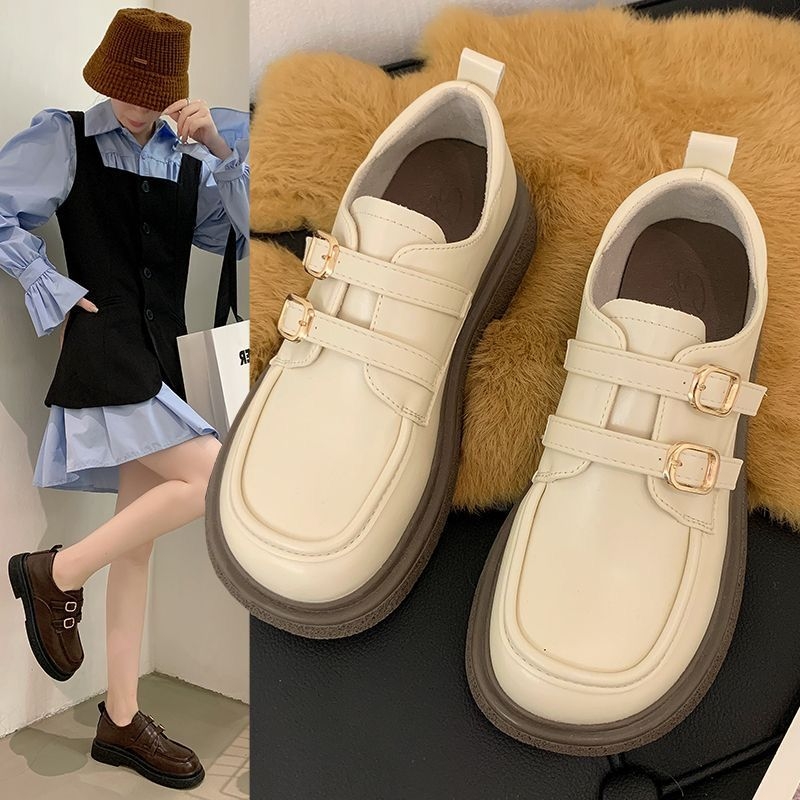 Női Mary Jane lapos cipők slip-on kialakítással és egy pántos csattal; felsőrész mesterséges fleece anyagból; talpbetét gyapjú; gumitalp; középmagas szár