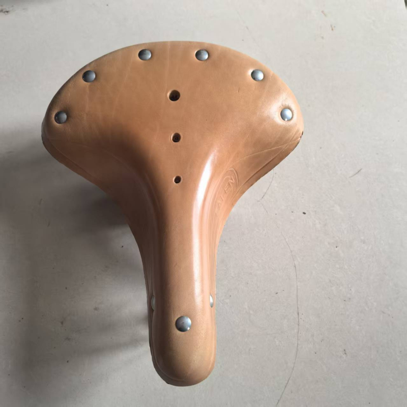 Șa de bicicletă, piele de vită, design retro cu trei arcuri, modelul 28, pentru biciclete obișnuite