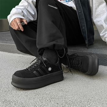 Férfiaknak szóló sportcipő kerek orral, tehénnubuk felsőrész, 3-5 cm sarokmagasság, gumitalp