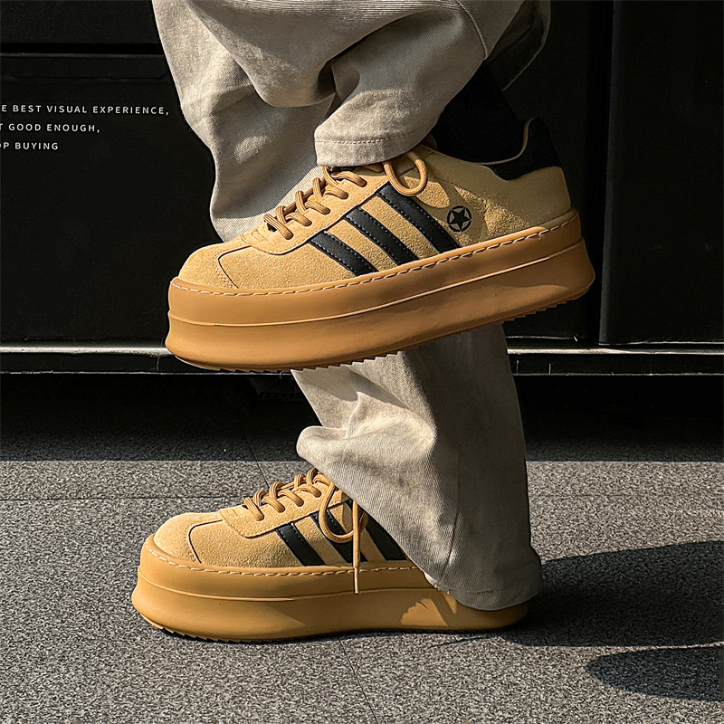 Férfiaknak szóló sportcipő kerek orral, tehénnubuk felsőrész, 3-5 cm sarokmagasság, gumitalp