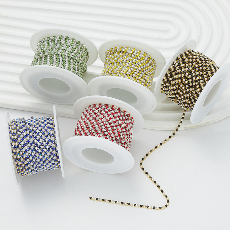 Lanac s perlama i dijamantima za DIY dodatke, elektroplatirani metal, podrijetlo Yiwu, zima 2023