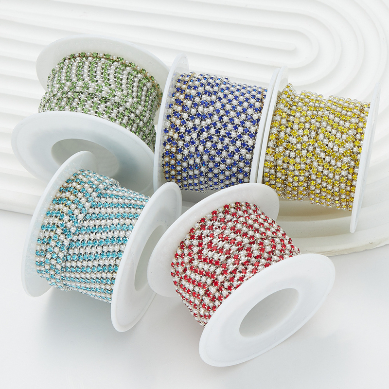 Lanac s perlama i dijamantima za DIY dodatke, elektroplatirani metal, podrijetlo Yiwu, zima 2023