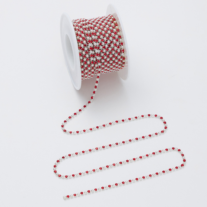 Lanac s perlama i dijamantima za DIY dodatke, elektroplatirani metal, podrijetlo Yiwu, zima 2023