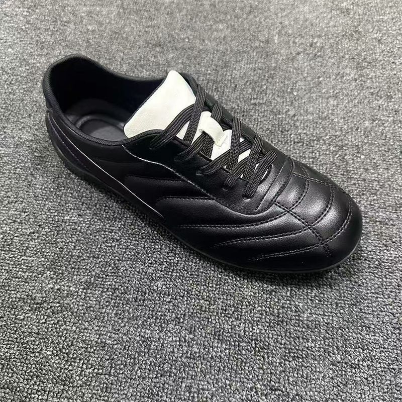 Muške tenisice s ultra laganim retro dizajnom, okrugli nos, gornji dio od umjetne kože, niski kroj i EVA đon.