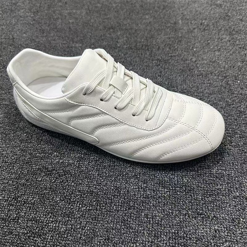 Muške tenisice s ultra laganim retro dizajnom, okrugli nos, gornji dio od umjetne kože, niski kroj i EVA đon.