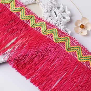 Perdea triunghiulară cu ciucuri – stil etnic, margine dantelată, bază din plasă hexagonală + fir poliester, pentru meșteșuguri