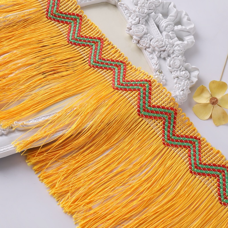 Perdea triunghiulară cu ciucuri – stil etnic, margine dantelată, bază din plasă hexagonală + fir poliester, pentru meșteșuguri