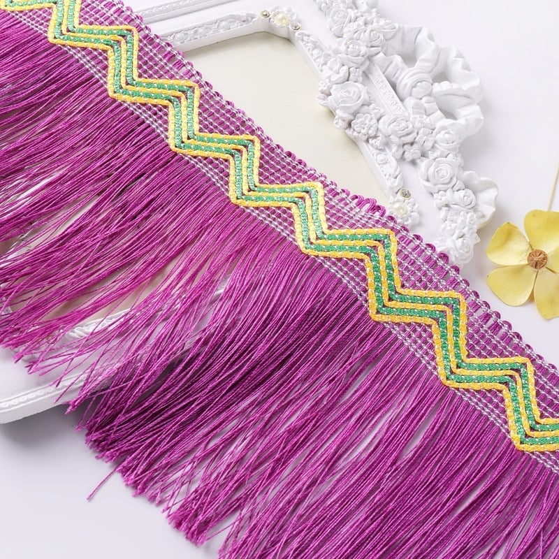 Perdea triunghiulară cu ciucuri – stil etnic, margine dantelată, bază din plasă hexagonală + fir poliester, pentru meșteșuguri