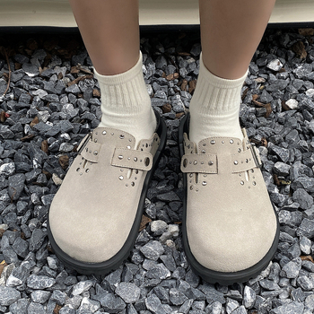 Muški loafers od nubuk kože s čavlima, bez pertli, debela platforma za povećanje visine (Gornji materijal: nubuk; Đon: EVA; Zatvaranje: slip-on; Obrada: nubuk; Sezona: Ljeto 2025)