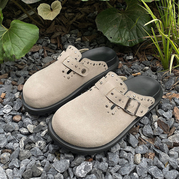 Muški loafers od nubuk kože s čavlima, bez pertli, debela platforma za povećanje visine (Gornji materijal: nubuk; Đon: EVA; Zatvaranje: slip-on; Obrada: nubuk; Sezona: Ljeto 2025)