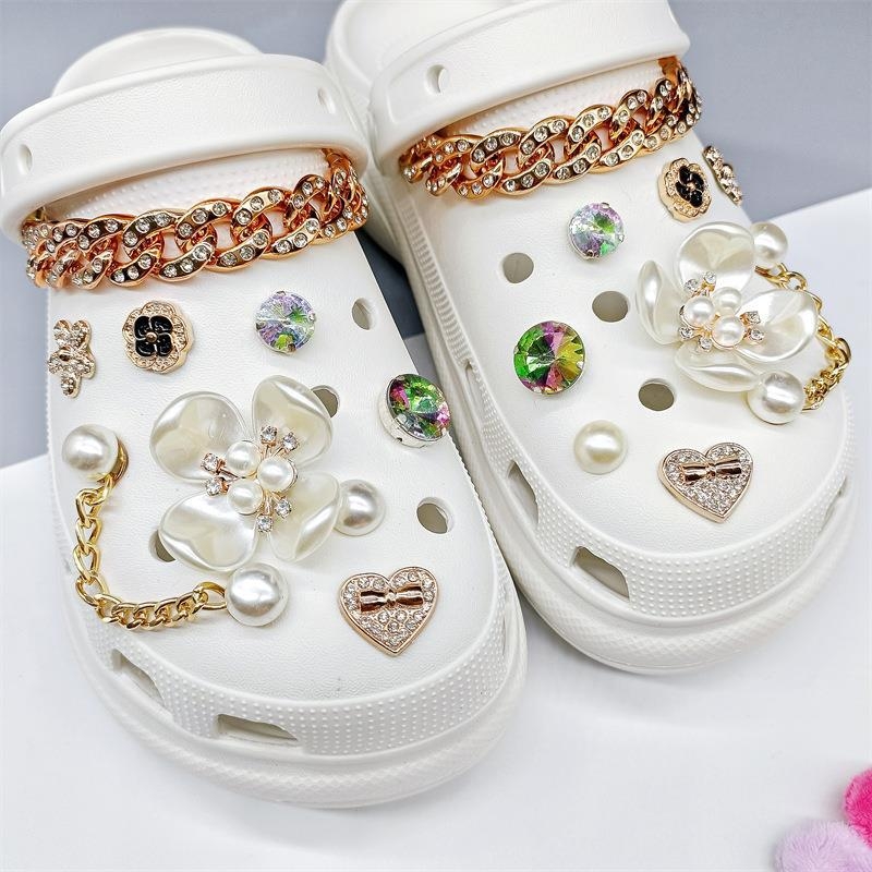 Set dodataka za obuće: perljin cvijet i rhinestone lančić s uklonjivom kopčom za sandale, casual cipele i papuče — Stilovi: Pearl Flower, Rhinestone Flower, Green; Modeli: Accessories-Pearl Flower, Rhinestone Flower, Green