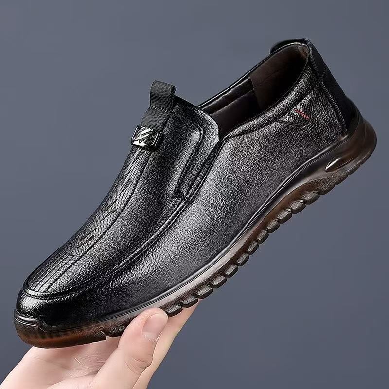 Muški slip-on loaferi, prozračni gornji dio od umjetne kože, potplat od teleće tetive, okrugli vrh, plitka peta