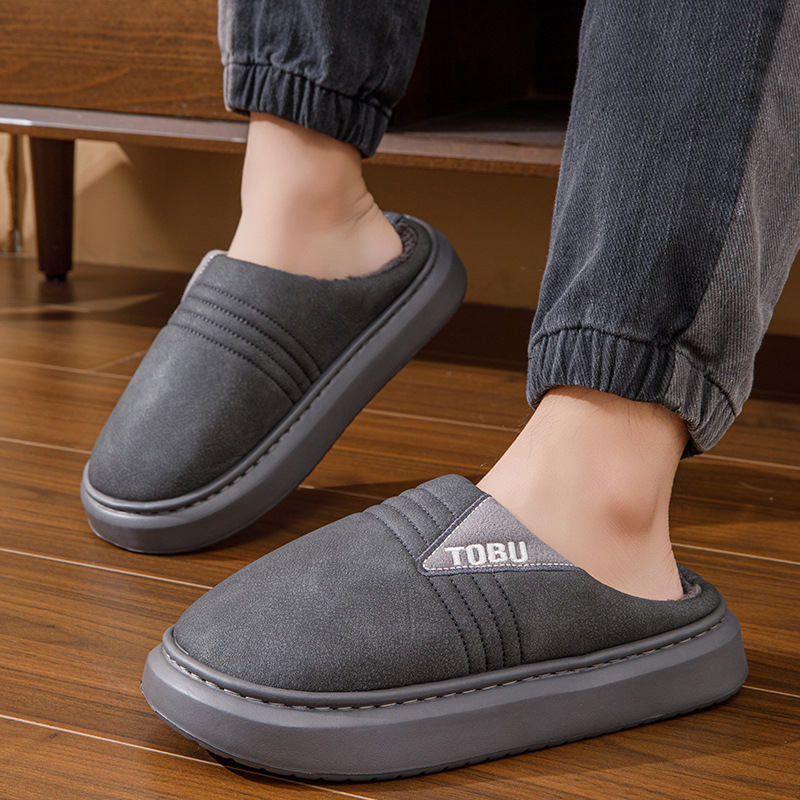 Muške kućne papuče od pamuka, fleece podstava, debela EVA potplat, antislip, gornji dio PU, zatvaranje Kick (Gornji: umjetna PU; Đon: EVA; Zatvaranje: Kick; Podstava: fleece; Konstukcija đona: šivanje)