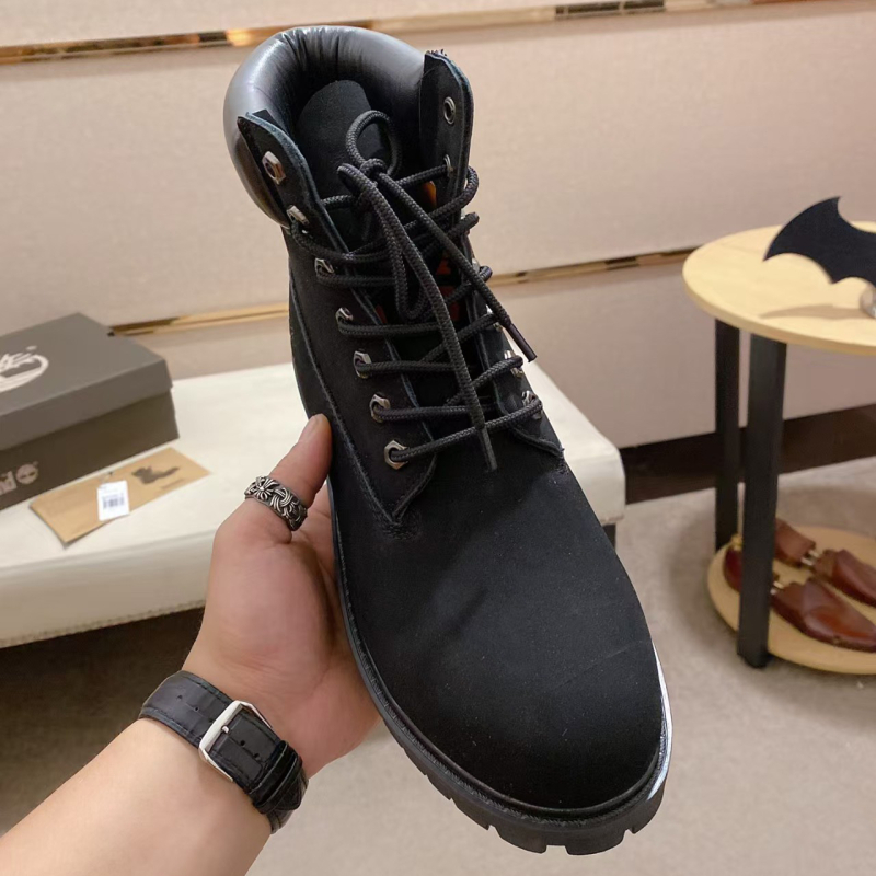 Martin čizme, unisex, kožna gornja strana; PU podstava i uložak; gumeni đon; srednja visina potkoljenice; prednje vezivanje šnira