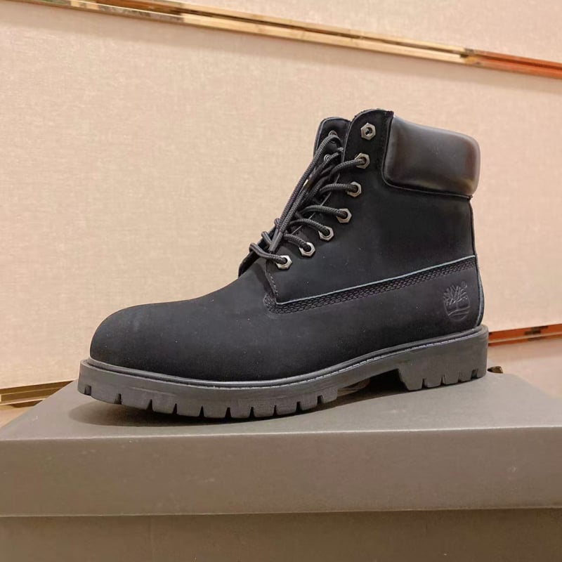 Martin čizme, unisex, kožna gornja strana; PU podstava i uložak; gumeni đon; srednja visina potkoljenice; prednje vezivanje šnira