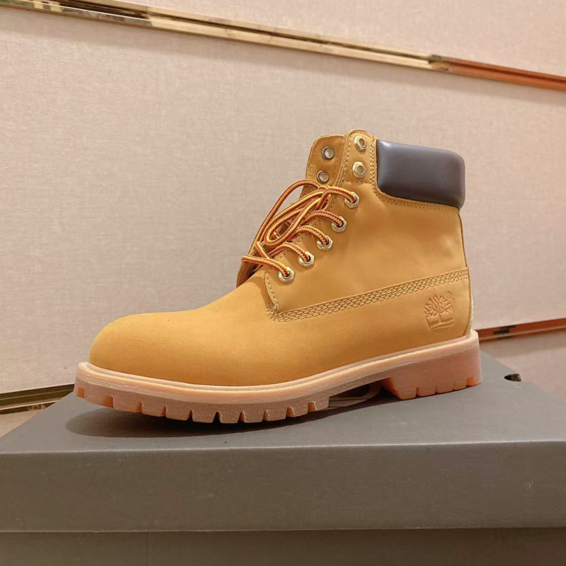 Martin čizme, unisex, kožna gornja strana; PU podstava i uložak; gumeni đon; srednja visina potkoljenice; prednje vezivanje šnira