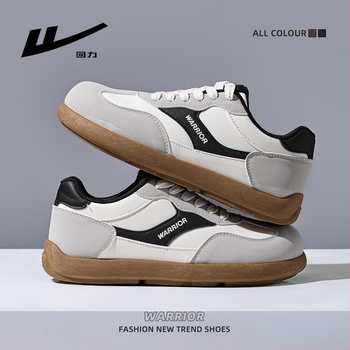 Niske sportske tenisice s gornjim dijelom od sintetičke kože, PVC potplat injektiran, vezanje šnure, okrugli vrh, 1–3 cm peta