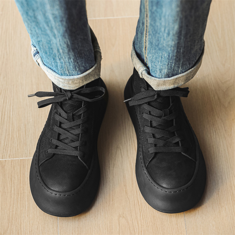 Martin čizme - unisex, s flešem za podstavu, visokim gornjim dijelom; prirodna koža, debeli gumeni đon, okrugli vrh