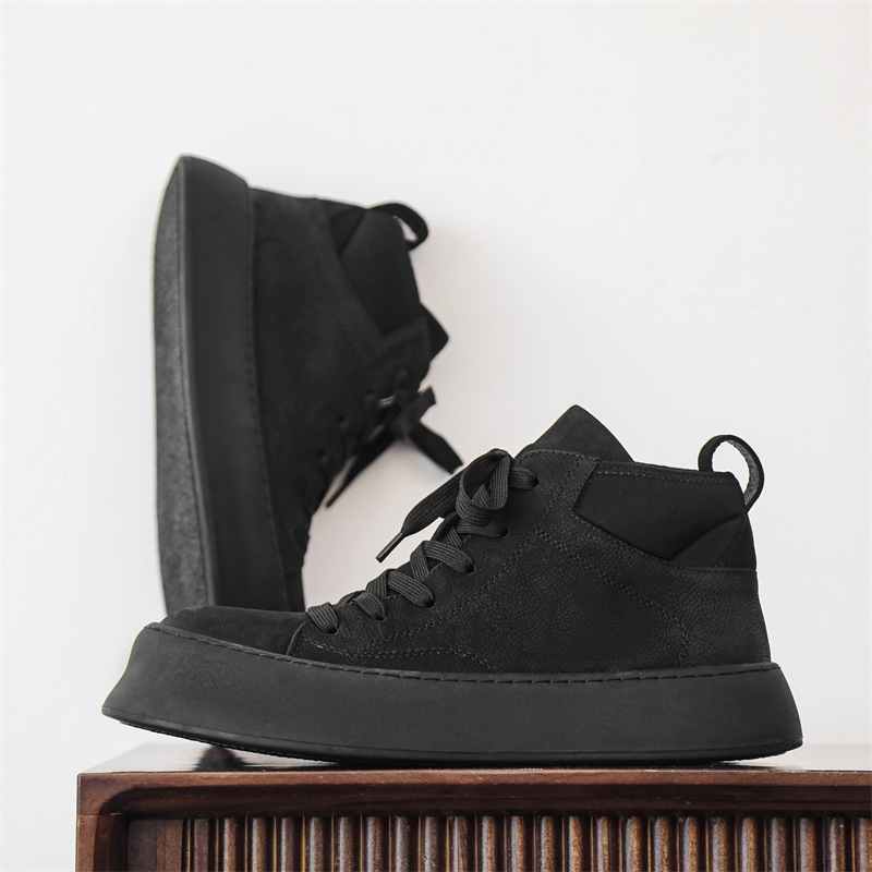 Martin čizme - unisex, s flešem za podstavu, visokim gornjim dijelom; prirodna koža, debeli gumeni đon, okrugli vrh