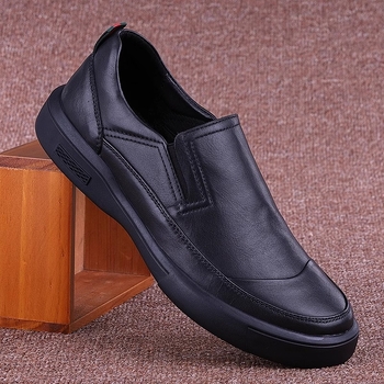 Muške casual kožne cipele - gornji dio od prvog sloja teleće kože, zaobljeni vrh, gumeni potplat, nizak pet 1–3 cm, slip-on stil