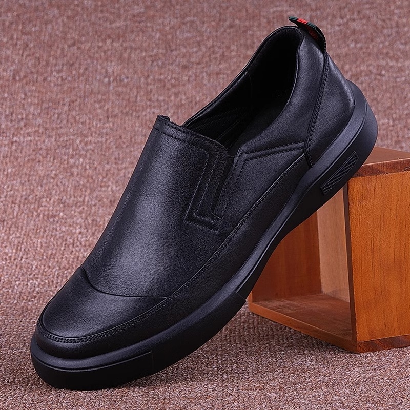 Muške casual kožne cipele - gornji dio od prvog sloja teleće kože, zaobljeni vrh, gumeni potplat, nizak pet 1–3 cm, slip-on stil