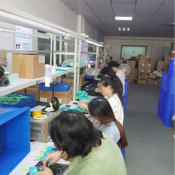 Дистанционно устройство за обучение на кучета с интерком и анти-лаене, обхват 1500 м, поддържа до 3 кучета, пластмасов нашийник