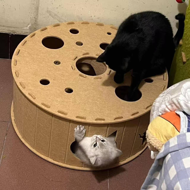 Котешко гнездо от филц – полузатворено и проветриво, за вътрешна употреба, подходящо за котки през всички сезони